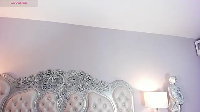 CarolineLee  online show from 12-18-25, 10:38