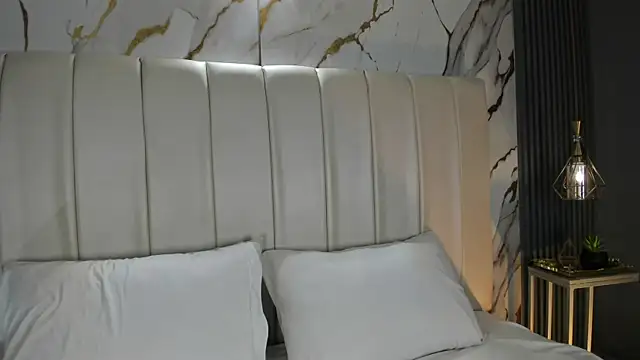 Snapshot of CarolineLee_ chatting on 04-22-26, 10:33 CarolineLee online show from 04-22-26, 10:33