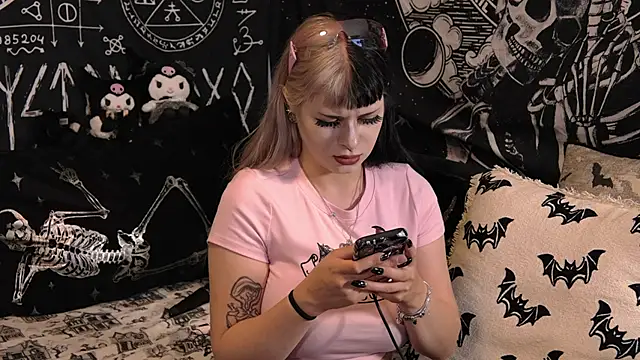 Paige Turner online show from 04-24-26, 01:19