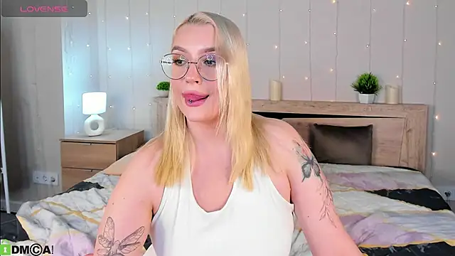 Vickie Nelsson online show from 10-21-25, 09:10