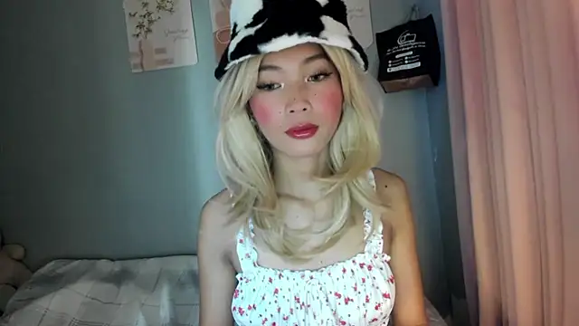 Snapshot of Anne_the_virgin chatting on 01-08-26, 01:41 Anne the virgin online show from 01-08-26, 01:41