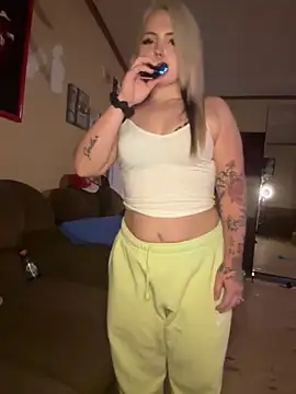 Snapshot of JuicyExxxperience chatting on 02-13-26, 12:45 JuicyExxxperience online show from 02-13-26, 12:45