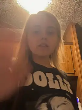 Snapshot of JuicyExxxperience chatting on 02-15-26, 12:47 JuicyExxxperience online show from 02-15-26, 12:47