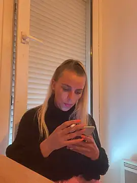 Snapshot of BrumeLove chatting on 06-04-26, 11:38 BrumeLove online show from 06-04-26, 11:38