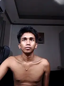 Snapshot of charlie0728 chatting on 10-28-25, 04:27 charlie0728 online show from 10-28-25, 04:27