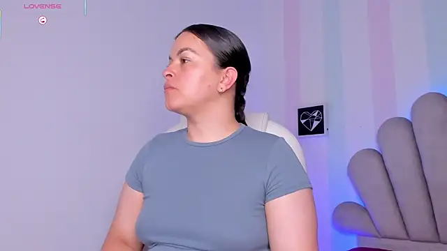 Ariah Walker  online show from 10-28-25, 04:05