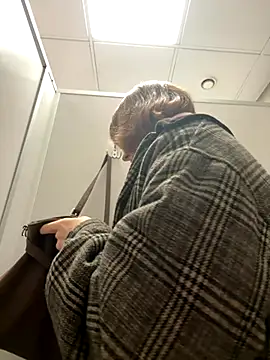 Snapshot of Only_April chatting on 10-26-25, 09:04 Only April online show from 10-26-25, 09:04