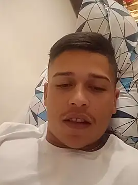 Snapshot of Duartte33 chatting on 10-22-25, 08:08 Duartte33 online show from 10-22-25, 08:08