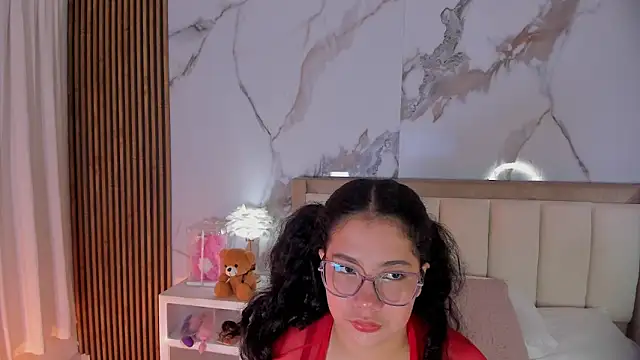 Snapshot of LunaRosse_ chatting on 07-01-26, 11:45 LunaRosse online show from 07-01-26, 11:45