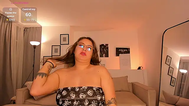 Snapshot of Laureen_se chatting on 09-20-25, 05:30 Laureen se online show from 09-20-25, 05:30