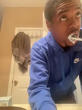 Snapshot of huhgtr chatting on 12-16-25, 04:34 huhgtr online show from 12-16-25, 04:34