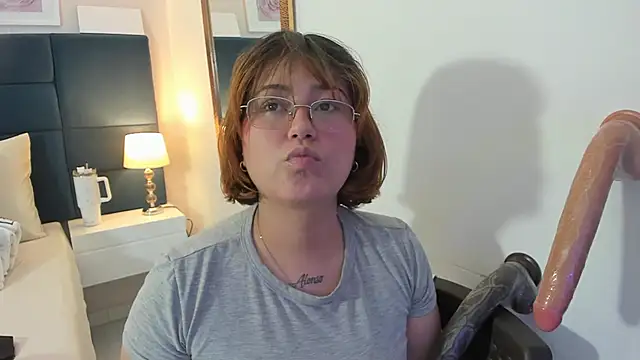 isa grey  online show from 11-26-25, 06:25