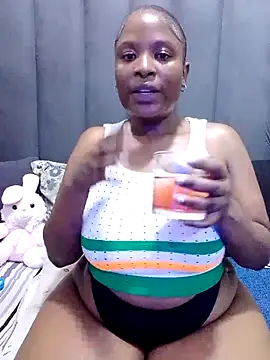 MrsMxx25 online show from 10-26-25, 07:42