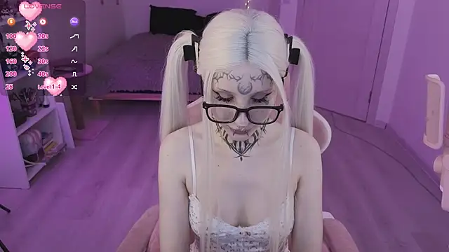 Nana stolass online show from 03-30-26, 10:49