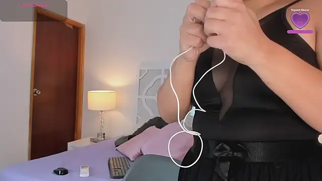 MikaelaStone online show from 10-04-25, 11:41