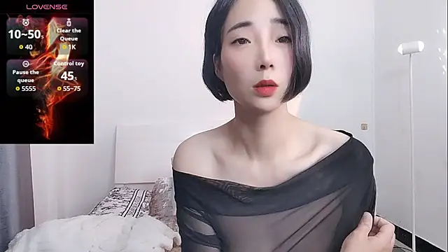 Snapshot of YIWA-2000 chatting on 12-18-25, 07:36 YIWA-2000 online show from 12-18-25, 07:36