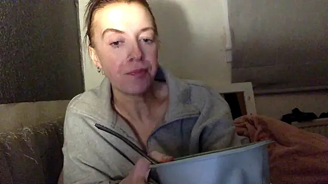 Snapshot of Bellababexox chatting on 06-11-26, 01:05 Bellababexox online show from 06-11-26, 01:05