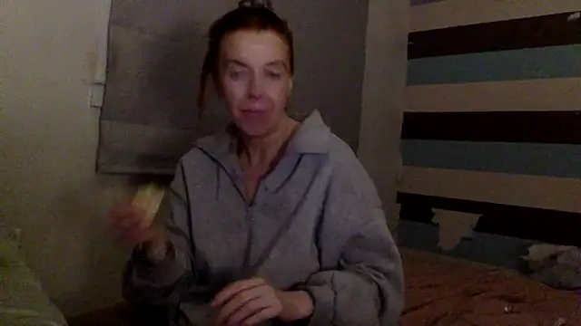 Snapshot of Bellababexox chatting on 06-17-26, 01:41 Bellababexox online show from 06-17-26, 01:41