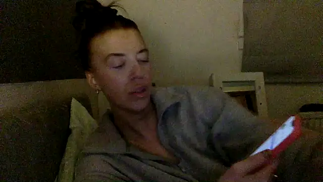Snapshot of Bellababexox chatting on 06-18-26, 04:13 Bellababexox online show from 06-18-26, 04:13