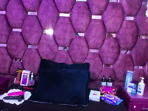 Nanis James online show from 03-27-26, 03:12