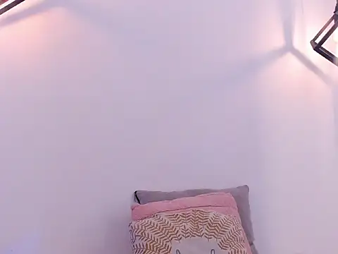 Snapshot of KyllieMarshall chatting on 11-21-25, 12:54 KyllieMarshall online show from 11-21-25, 12:54