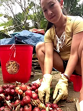 Huong-Ly online show from 10-03-25, 07:05