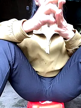 Huong-Ly online show from 10-21-25, 03:07