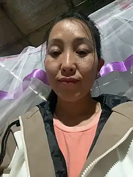 Huong-Ly online show from 10-25-25, 07:05