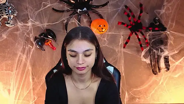 Leila Hefner online show from 10-23-25, 03:17