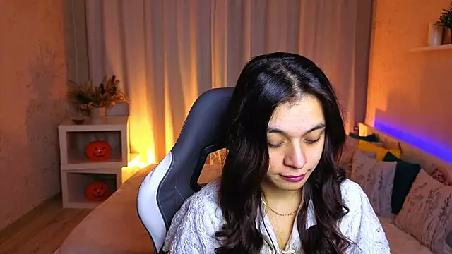 Leila Hefner online show from 11-15-25, 02:53