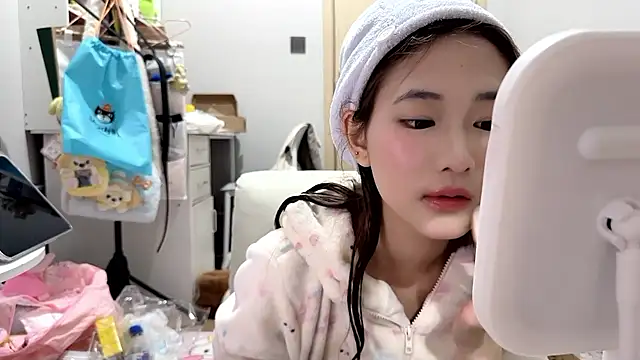 Snapshot of Ann-cookie chatting on 01-12-26, 03:28 Ann-cookie online show from 01-12-26, 03:28