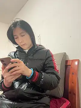 crhong666 online show from 12-21-25, 12:18