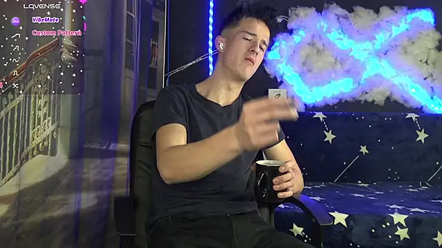 Snapshot of SirReed chatting on 11-30-25, 04:05 SirReed online show from 11-30-25, 04:05