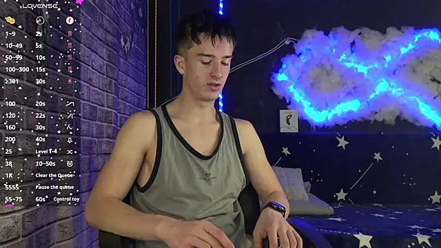 Snapshot of SirReed chatting on 12-04-25, 04:00 SirReed online show from 12-04-25, 04:00