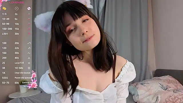 Honeey Beee online show from 10-22-25, 04:07