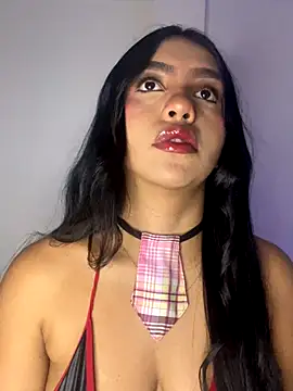 Michelle johnson  online show from 10-28-25, 07:38