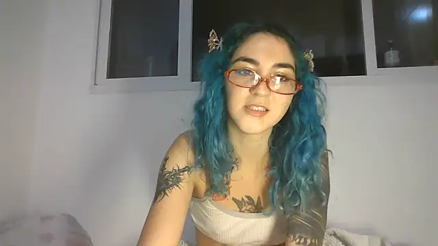 Snapshot of peetitefairy chatting on 05-30-26, 05:37 peetitefairy online show from 05-30-26, 05:37