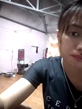 Snapshot of Dung-Thao19 chatting on 09-23-25, 10:40 Dung-Thao19 online show from 09-23-25, 10:40