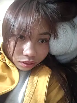 Snapshot of Dung-Thao19 chatting on 11-29-25, 10:35 Dung-Thao19 online show from 11-29-25, 10:35