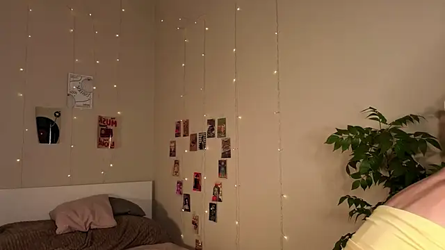 GeorginaHarn online show from 10-17-25, 08:06