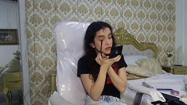 JessB  online show from 11-11-25, 06:19