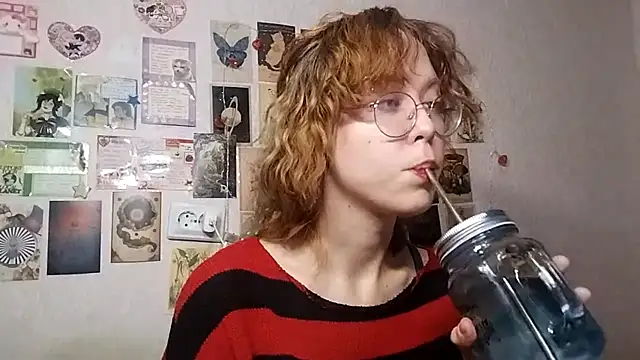 Snapshot of Ieadership chatting on 10-23-25, 01:21 Ieadership online show from 10-23-25, 01:21