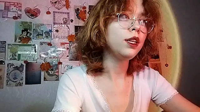 Snapshot of Ieadership chatting on 11-17-25, 01:17 Ieadership online show from 11-17-25, 01:17