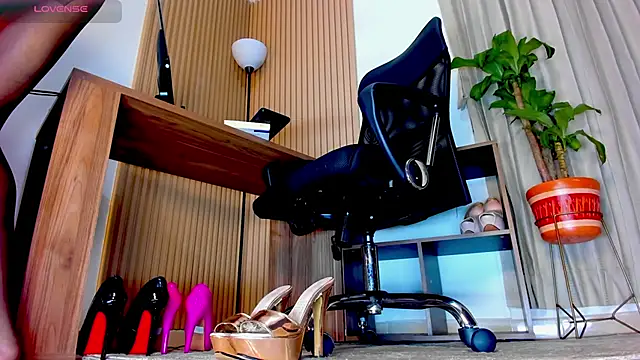 Anastacia lestrange online show from 10-17-25, 10:29