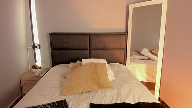 Emma  clark  online show from 03-31-26, 12:27