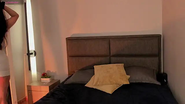 Emma  clark  online show from 04-14-26, 12:22