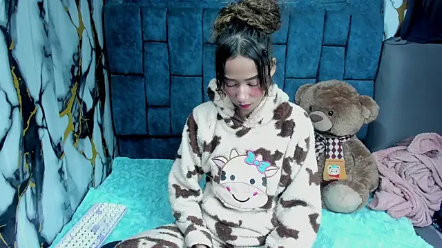 ValentinaKlean online show from 06-04-26, 01:11