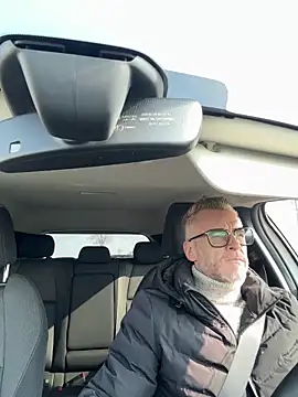 Axl hot online show from 03-08-26, 09:13