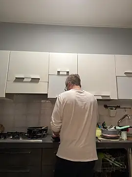 Axl hot online show from 04-13-26, 06:35