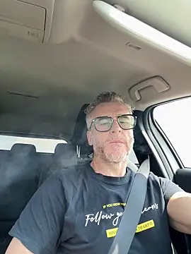 Axl hot online show from 04-19-26, 10:36